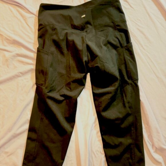 Marika brand Capri Leggings - stretch compression - Black - SIZE LARGE - Picture 4 of 13